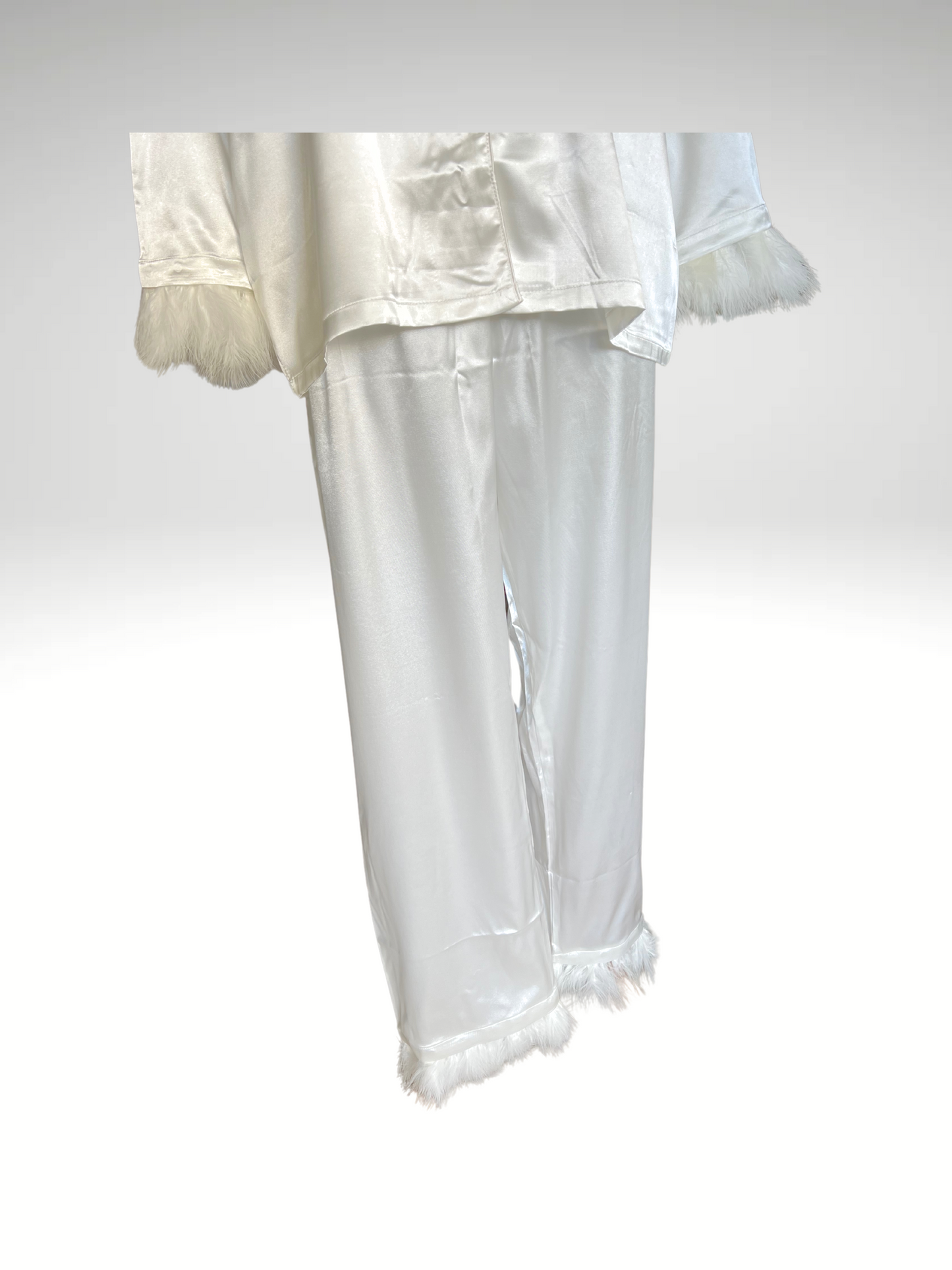 Pyjama en satin 2 pièces avec plumes chemis et pantalon (163)